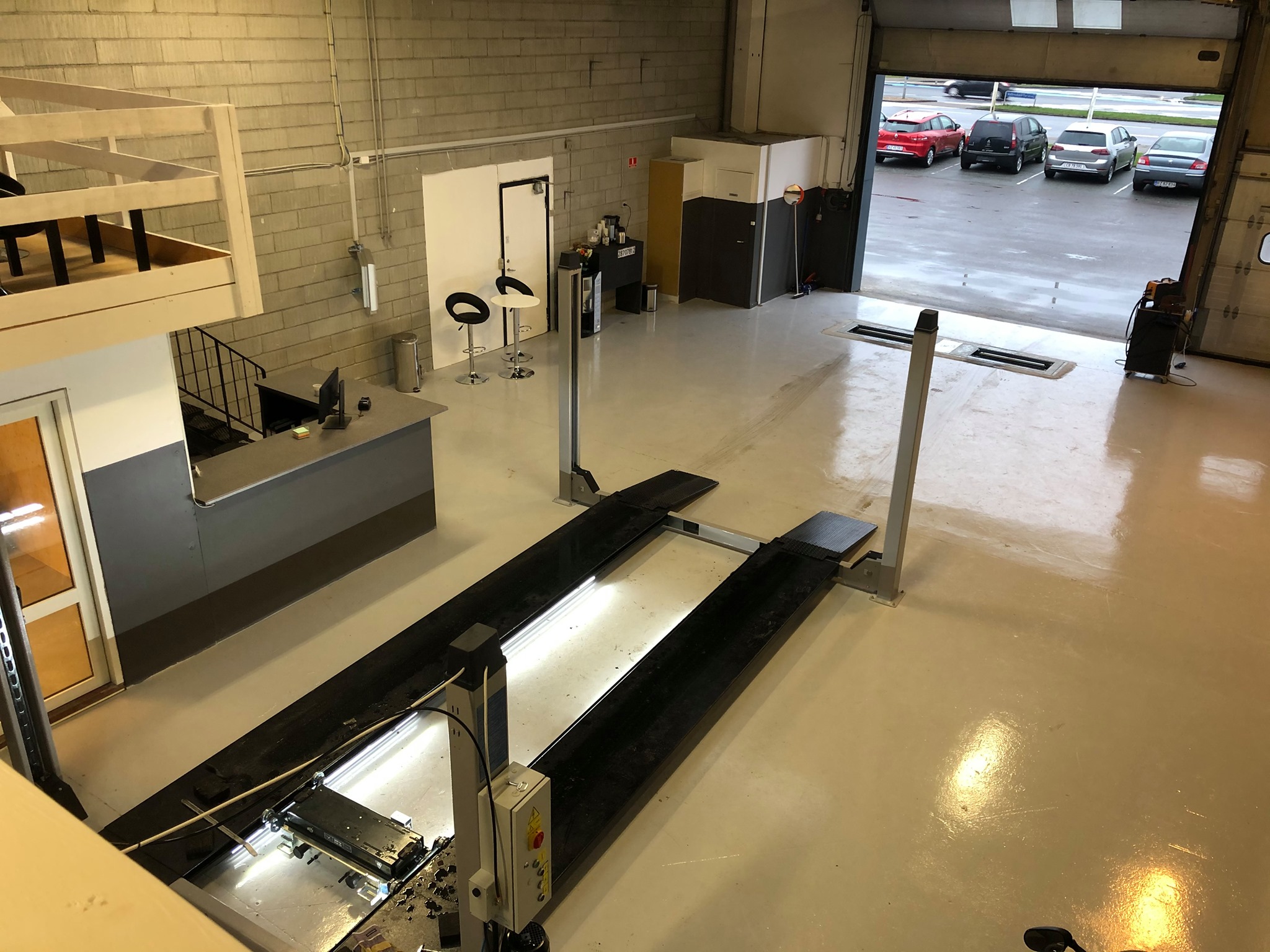 Inside Aktiv Bilsyn's inspection centre in Rødovre